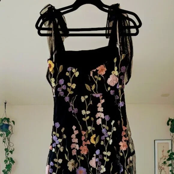 Lulus Thriving Poise Black 3D Floral Embroidered Tie-Strap Maxi Dress Size Small - Picture 4 of 10